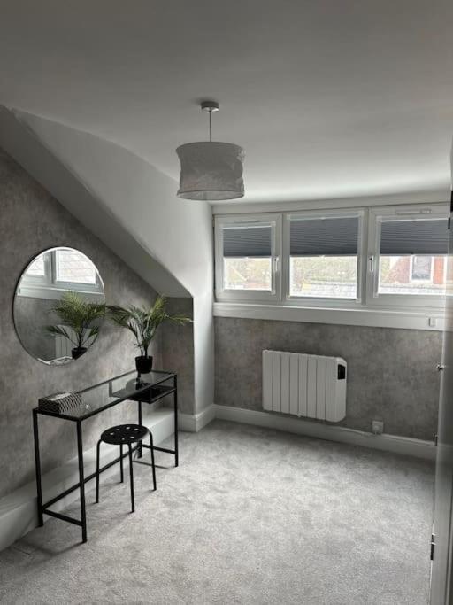 Апартаменты High Wycombe Centre- 2 Bed Flat Экстерьер фото