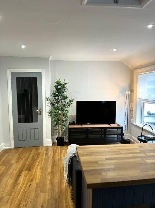 Апартаменты High Wycombe Centre- 2 Bed Flat Экстерьер фото