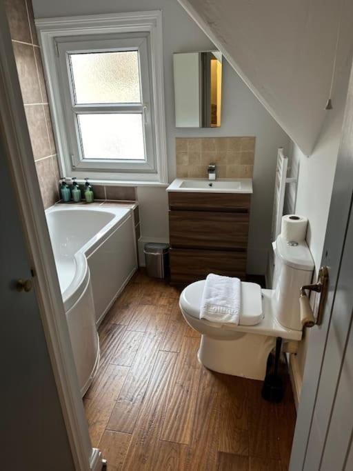 Апартаменты High Wycombe Centre- 2 Bed Flat Экстерьер фото